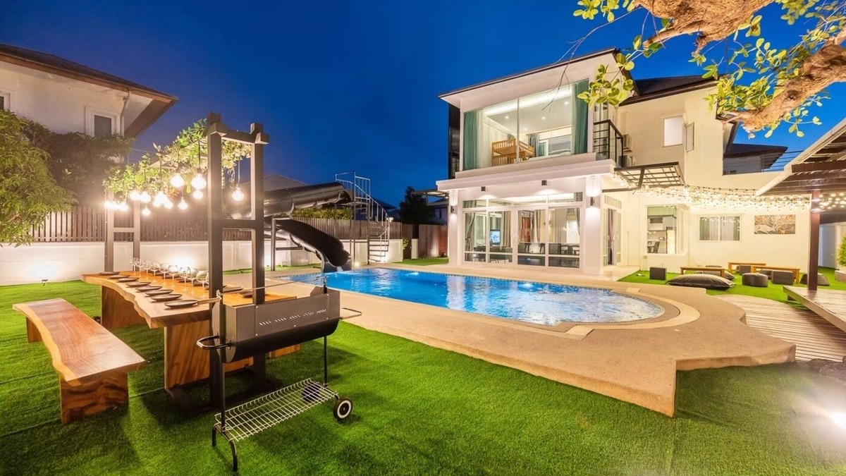 Bang Lamung Villa | Moon Shade Pool Villa Pattaya. 5 Bed, 4.5 Bath, Slider, Pool, Outdoor BBQ.