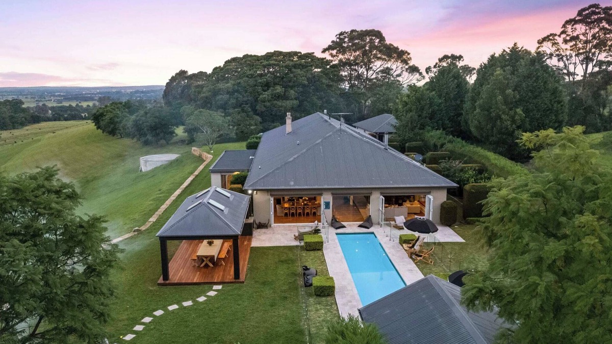 Meroo Meadow House | 'Moondance' - Luxurious Hillside Retreat