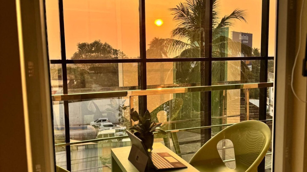 Kakkanad Hotel | MOONIC DAYS