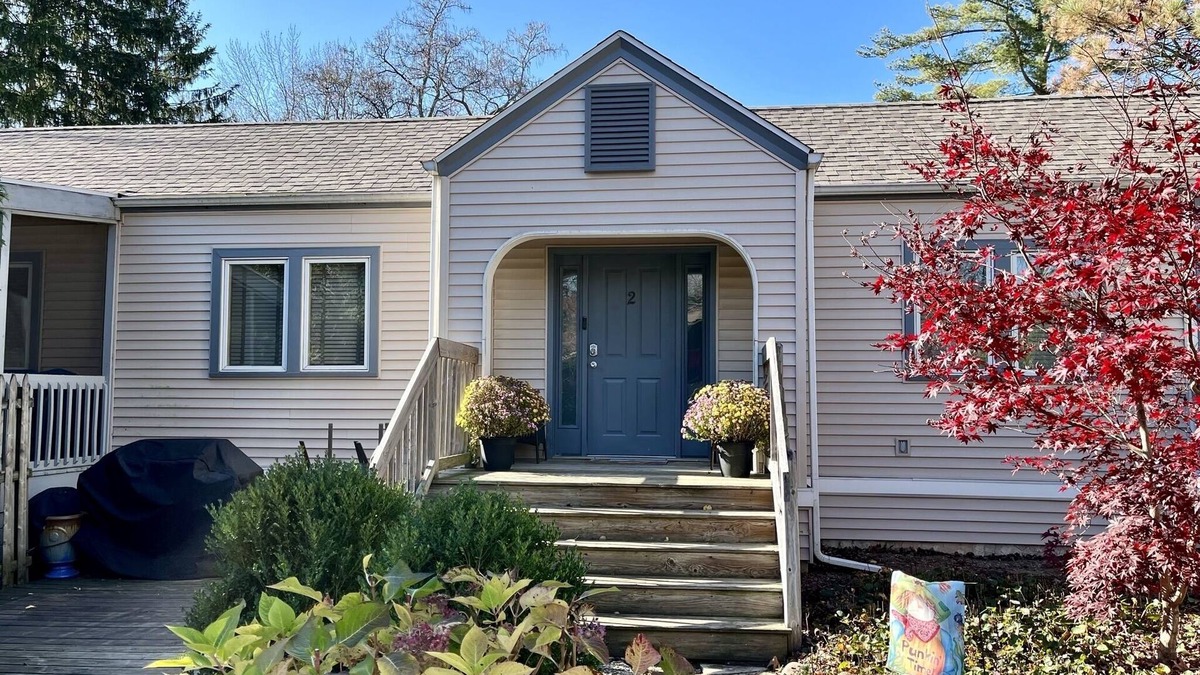Union Pier Apartment | Moonlight Beach Bungalow 2 blocks to Lake Michigan beach!