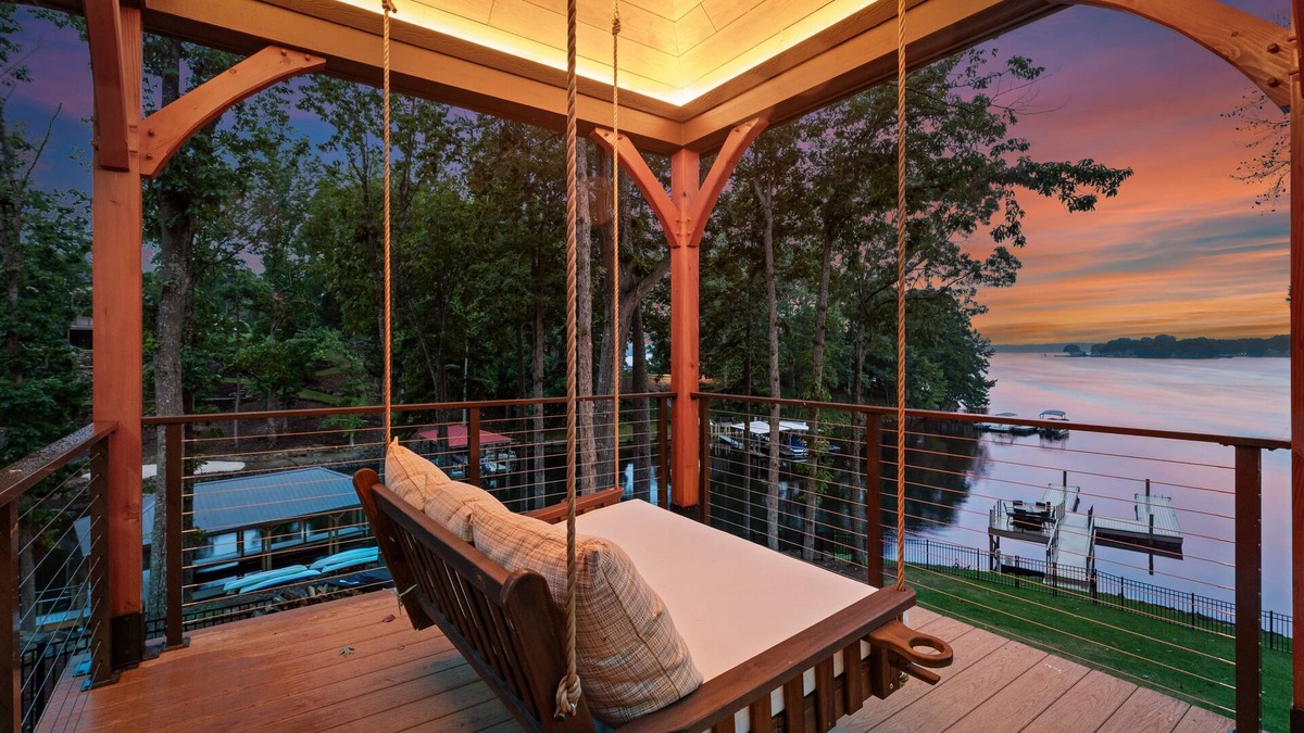 Mount Mourne House | Moonlight Cove | Sleeps 14- 6BDs| Rustic Charm