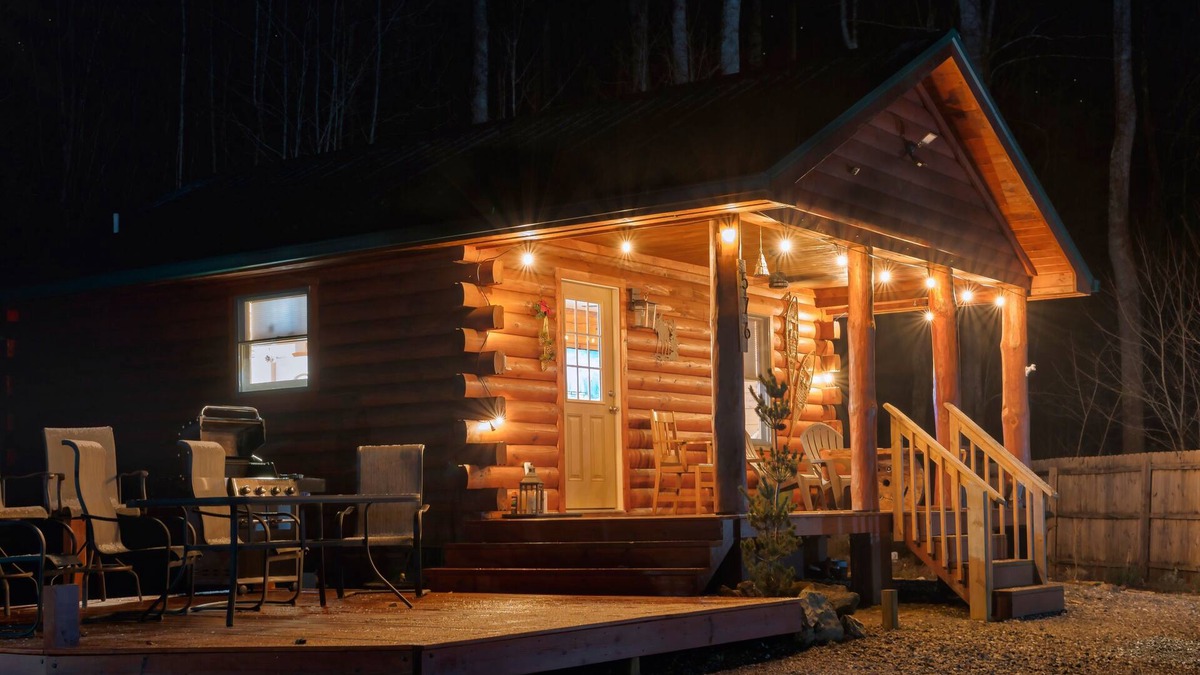 Sylva Cabin | Moonlight Ridge - a wonderful little log cabin on 4 wooded acres