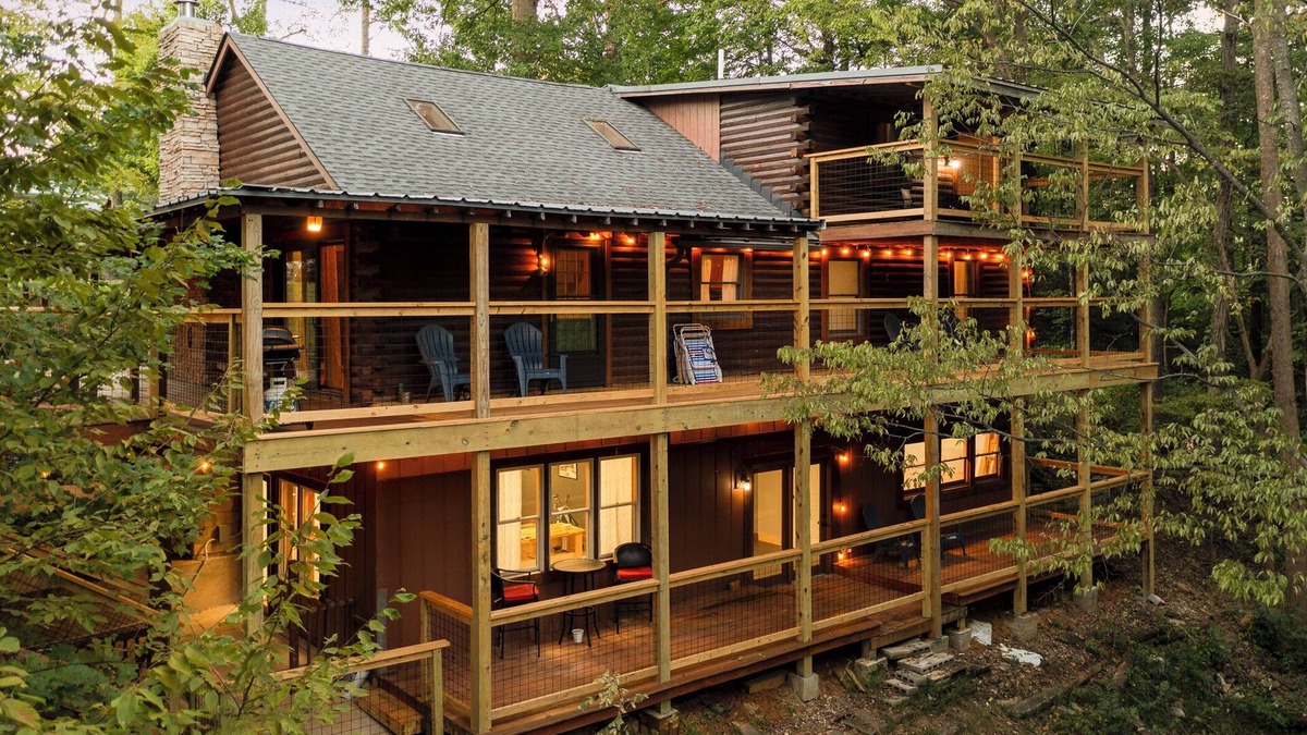 Brooks House | Moonlight Ridge Cabin Retreat in Shepherdsville