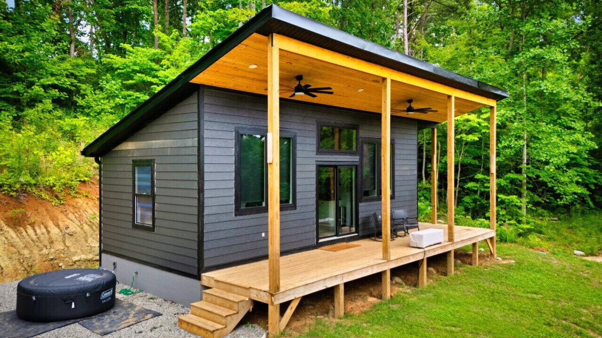 Stanton Apartment | Moonlight Ridge - Hot Tub, Fire Pit, Huge Porch, & Dog Friendly