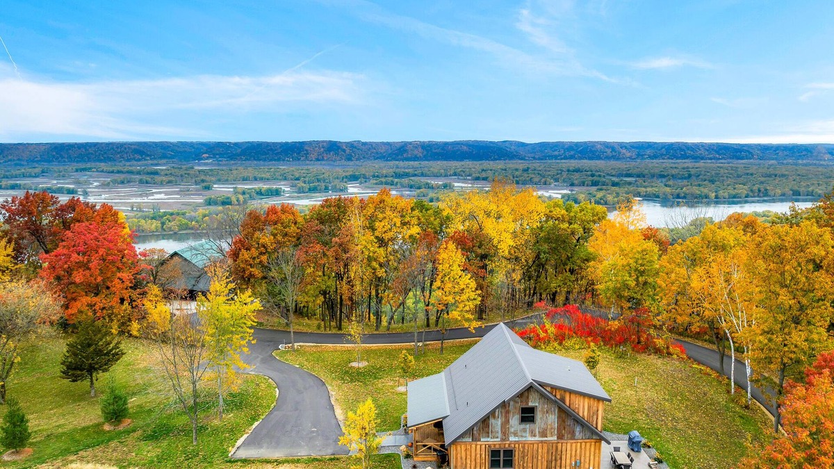 De Soto Cabin | Moonlight Ridge Sleeps 6 HOT TUB