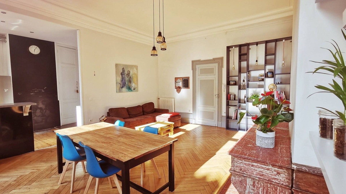 Agen Apartment | Moonlight Station