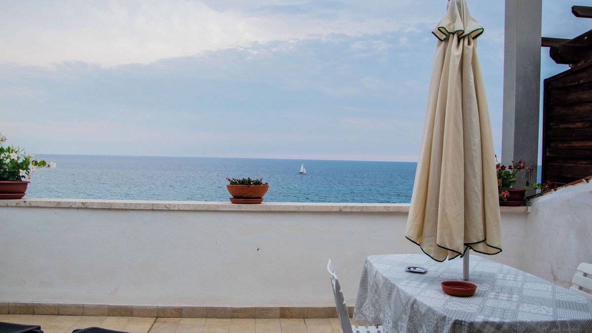 Marina Lido Apartment | Moonlight: style, comfort and privacy just a few meters from the sea.