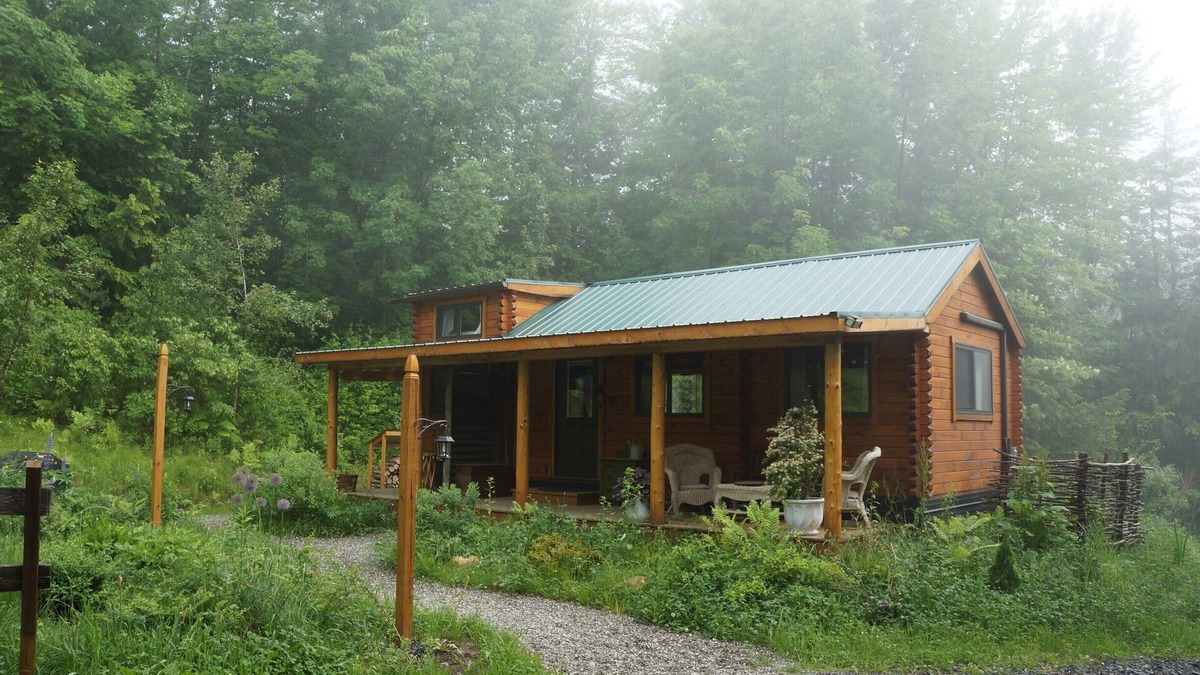 Waterbury Cabin | Moonlight Woods - Gardener's Log Cabin