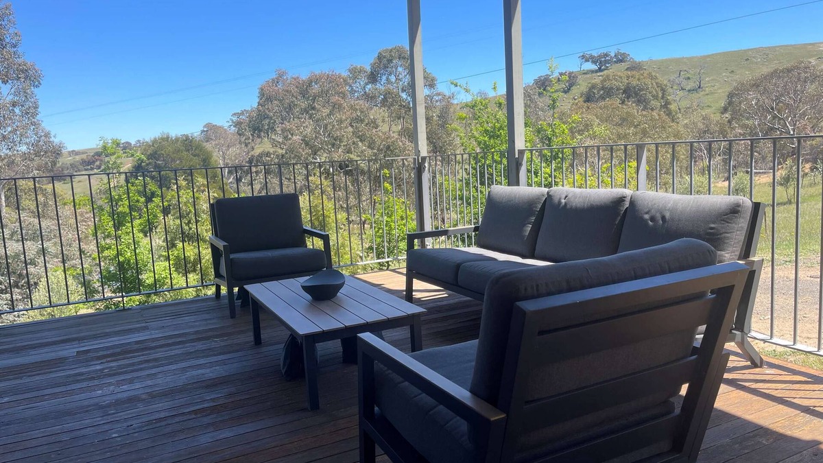 Harcourt North House | Moonrise Hill Summary