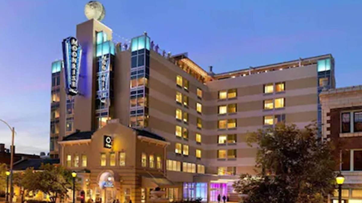 St. Louis Hotel | Moonrise Hotel