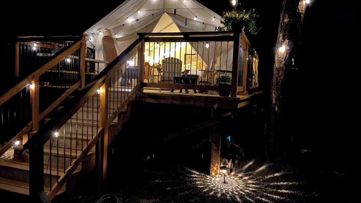 Goldendale RV Rental | “Moonshine Hideaway” KING BED/Outdoor Shower