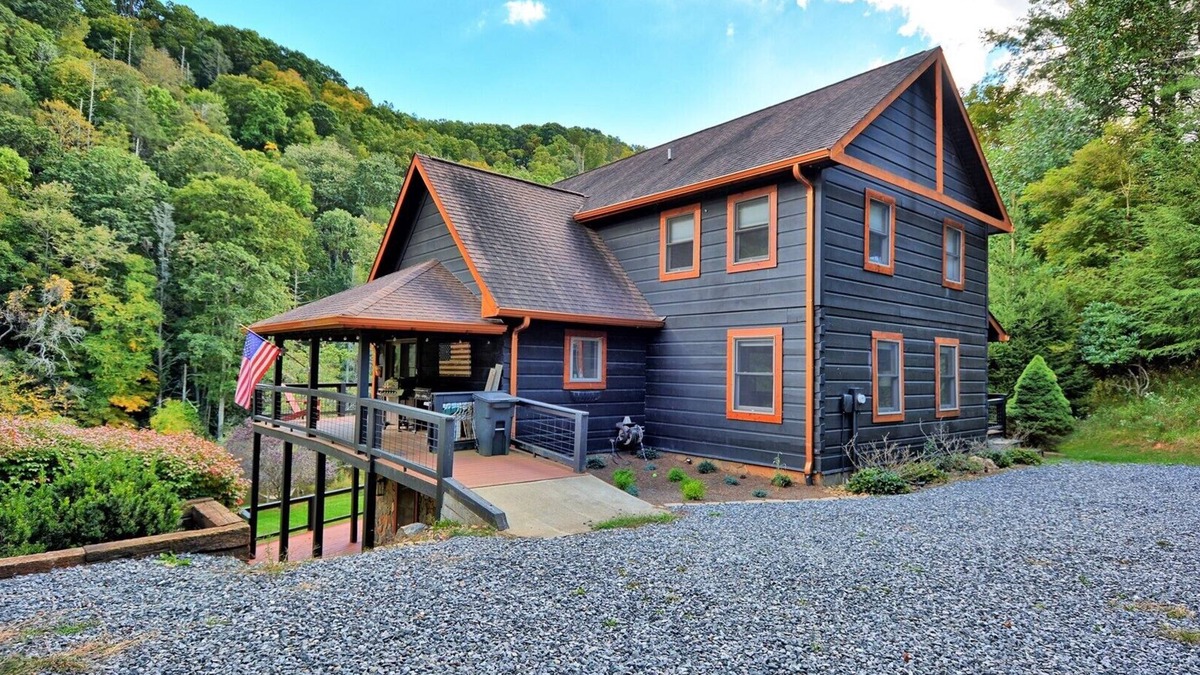 Warrensville Cabin | Moonshine River-Open for Bookings! River Front, Hot Tub, Game Room