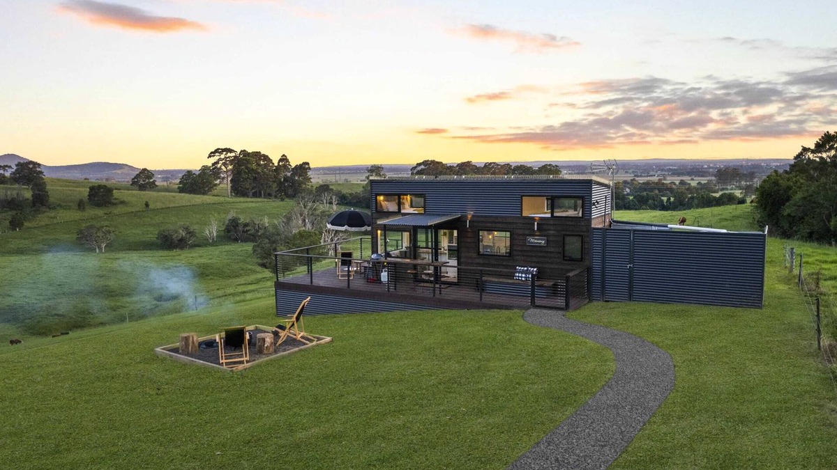 Meroo Meadow Apartment | 'Moonsong' - Romantic Off-grid Mountain Retreat