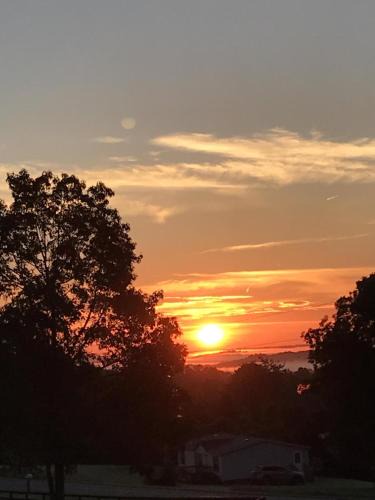 Tryon House | Moore Road Cabin 1 Pet Friendly