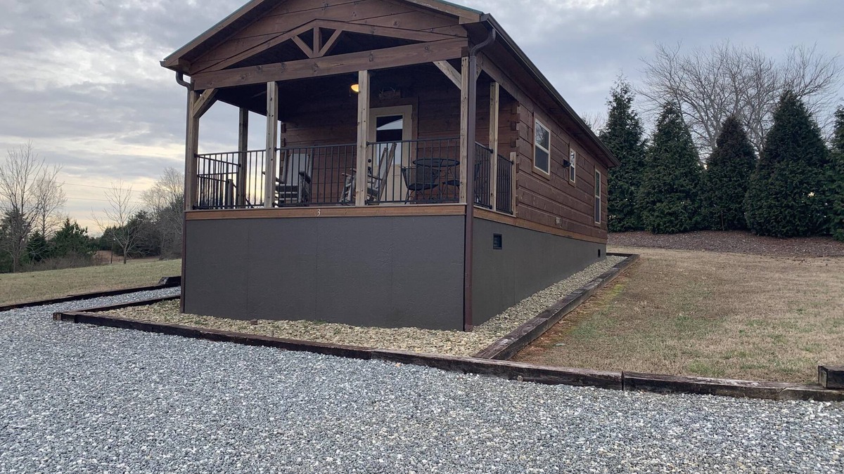 Tryon Cabin | Moore Road Cabin 2 Pet Friendly Equestrian Delight