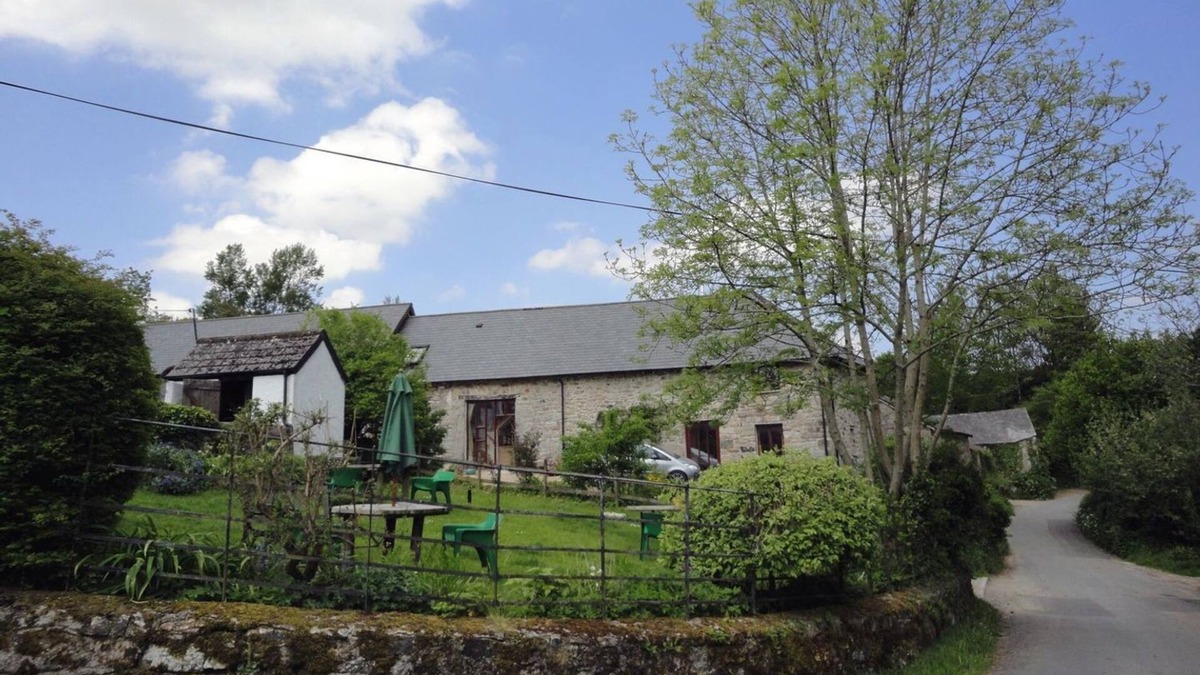 Sticklepath House | MOORHAVEN, pet friendly, with open fire in Chagford