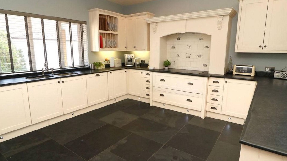 Ilfracombe House | Moorlands to Sea with Stunning Sea Views and very dog friendly in North Devon