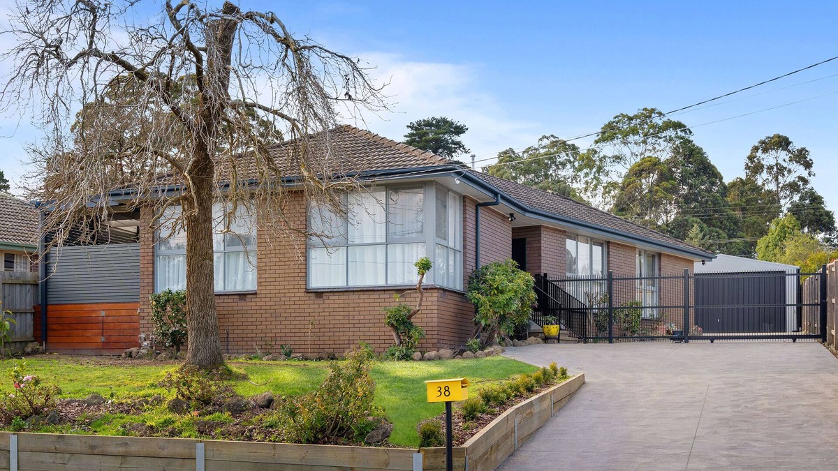 Kilsyth House | Mooroolbark Pet Friendly 4 Bedroom House