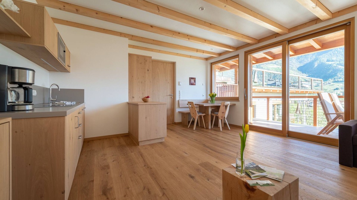Marlengo Apartment | Moosbichlerhof apartment 70 m2 with 2 bedrooms, terrace, pool, Merano Card