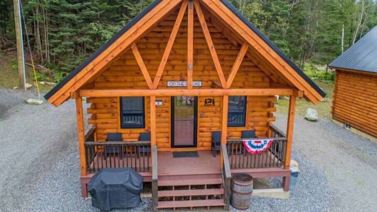Pittsburg Cabin | Moose Alley Cabin On The Rocks