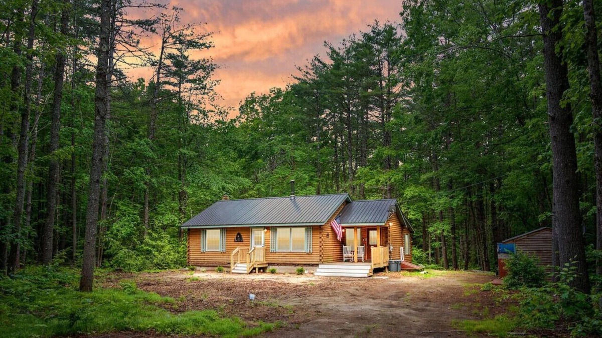 Denmark Cabin | MOOSE CABIN | 5-Star Maine Experience | Hot Tub