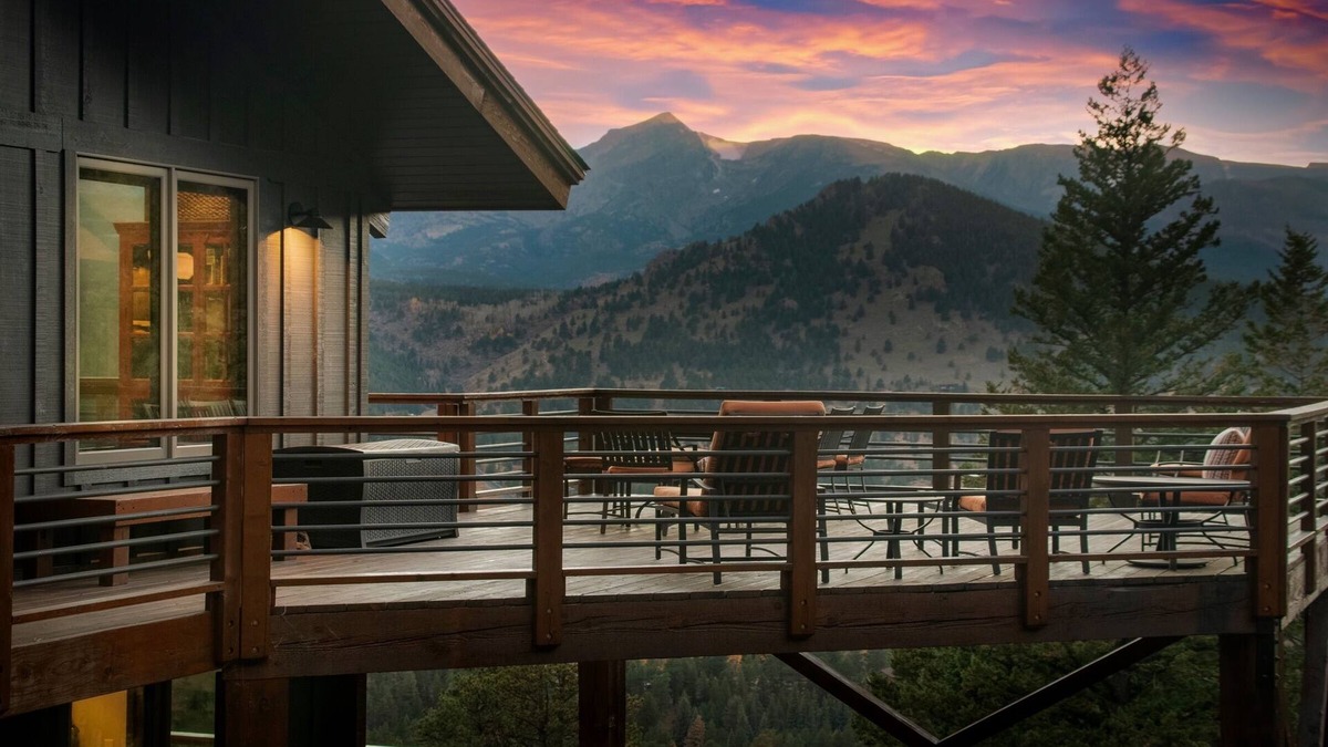 Windcliff Estates House | Moose Den Luxury Vacation Home at Windcliff by RedAwning