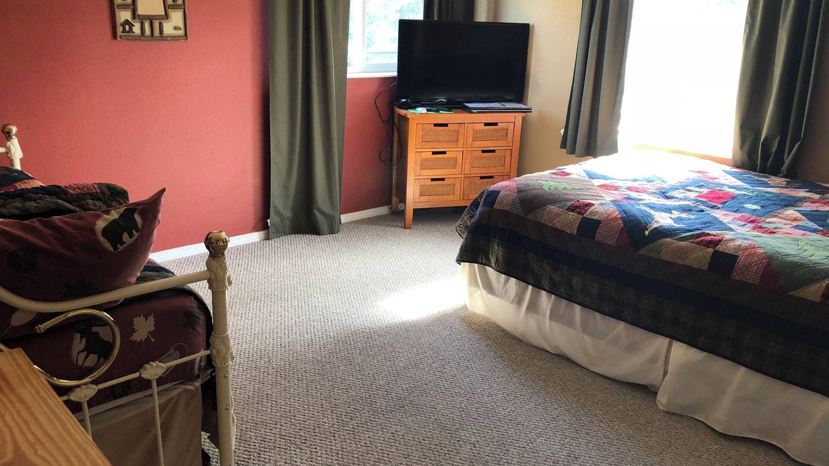 Cohoe Hotel | Moose Is Inn Room 3- private, clean room with jetted tub.