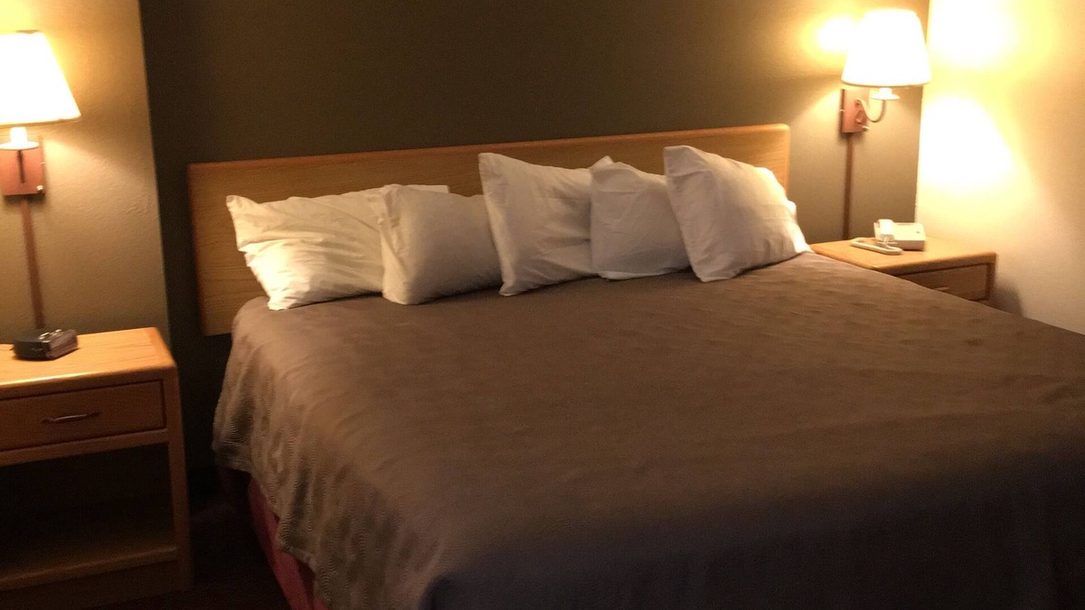 Moose Lake Hotel | Moose Lake Lodge & Suites