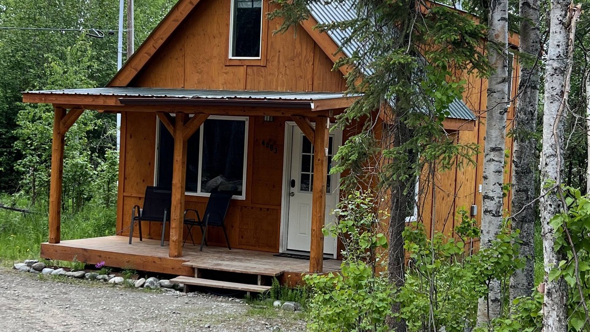 Wasilla Cabin | Moose Landing Cabin F93 cozy cabin in the woods, and close to town
