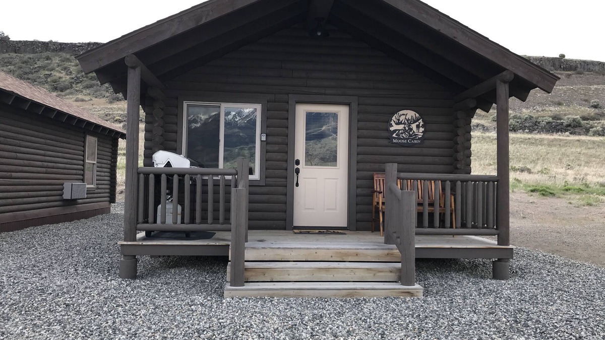 Emigrant Cabin | Moose log cabin in Paradise Valley 27 miles from the North to Yellowstone Park.