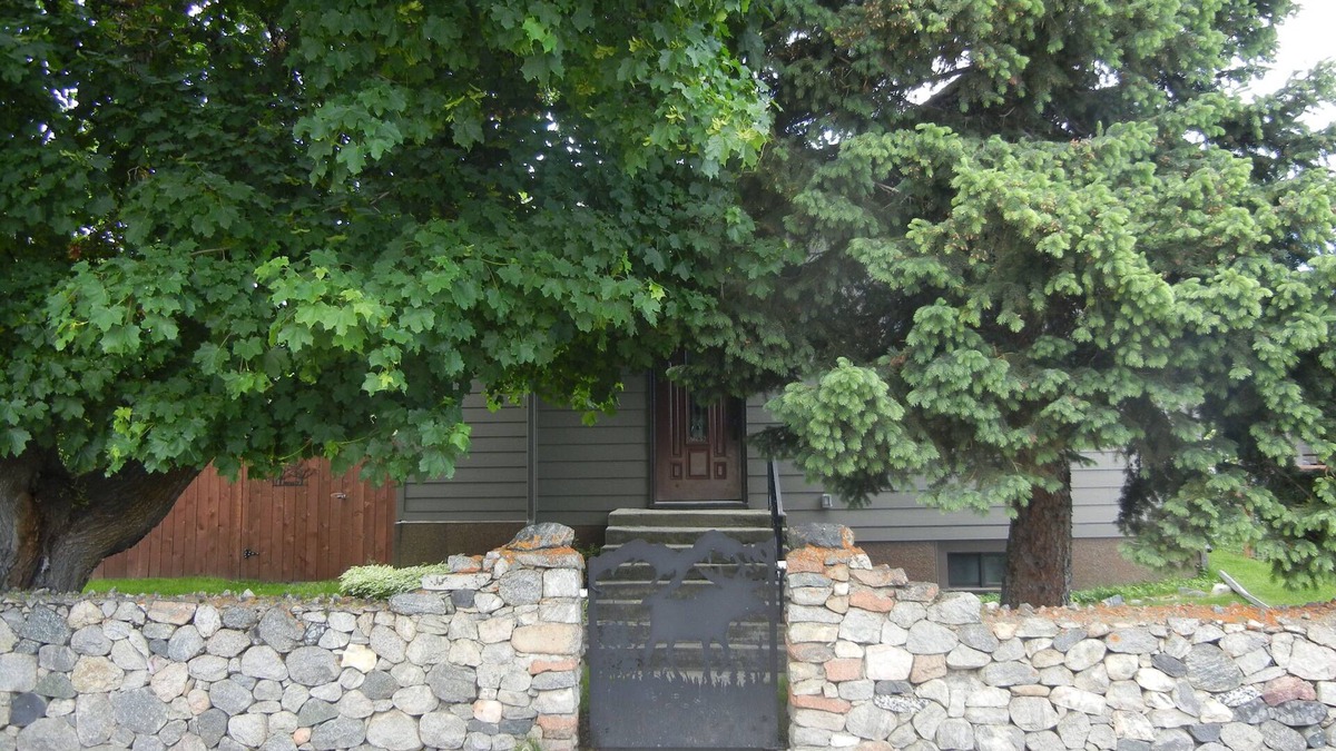 Red Lodge House | Moose Traks nCome stay in Downtown Red Lodge, 2 blocks from Broadway Street