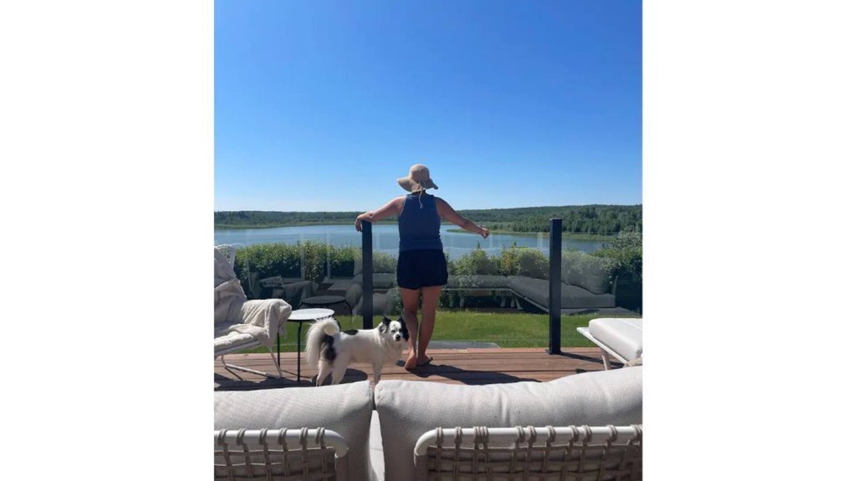 Central Alberta Cottage | MooseHaven Lake house. Hot tub + Stunning views