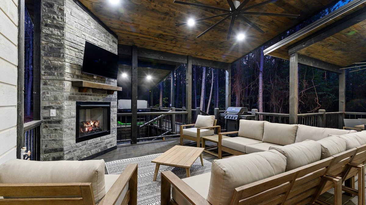 Pickens Cabin | Moosin' Around, Family Cabin, Hot Tub, Firepit, Secluded, Playset