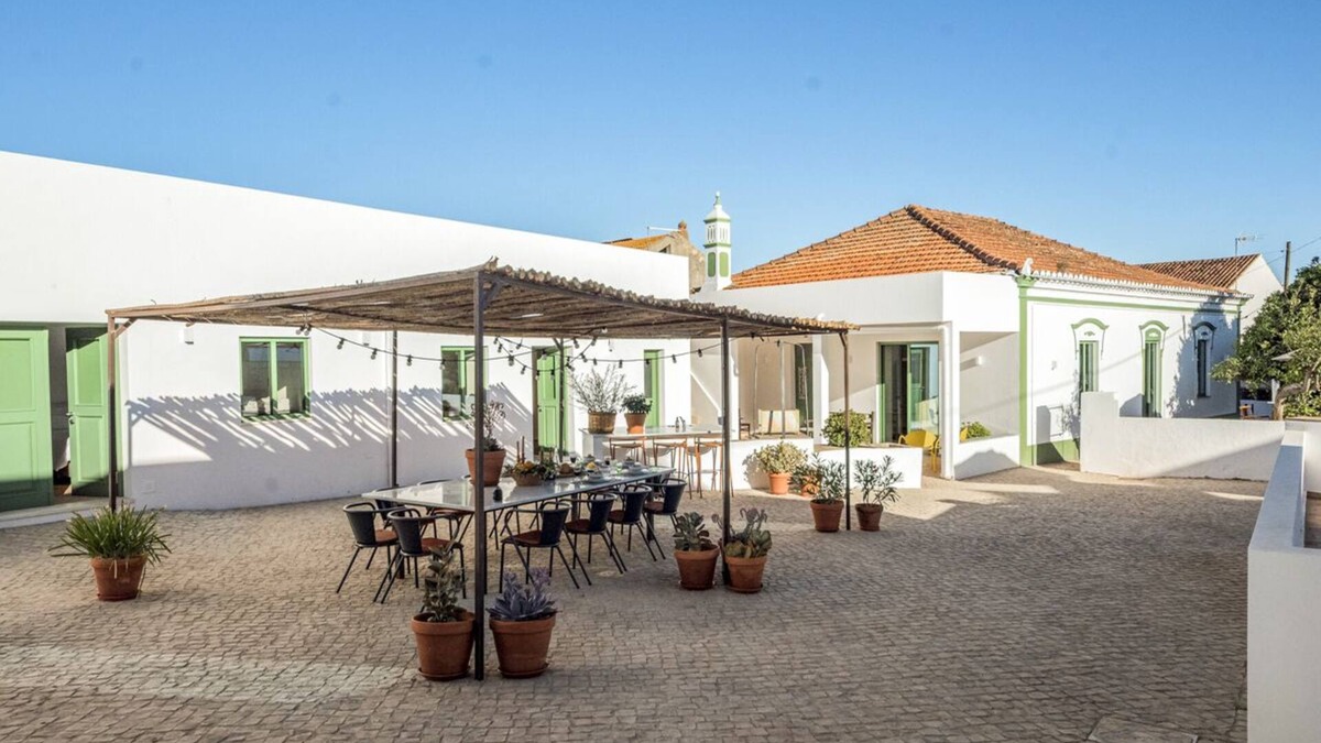 Sao Bartolomeu de Messines Villa | Moradia Zabel - Six Bedroom Villa, Sleeps 12