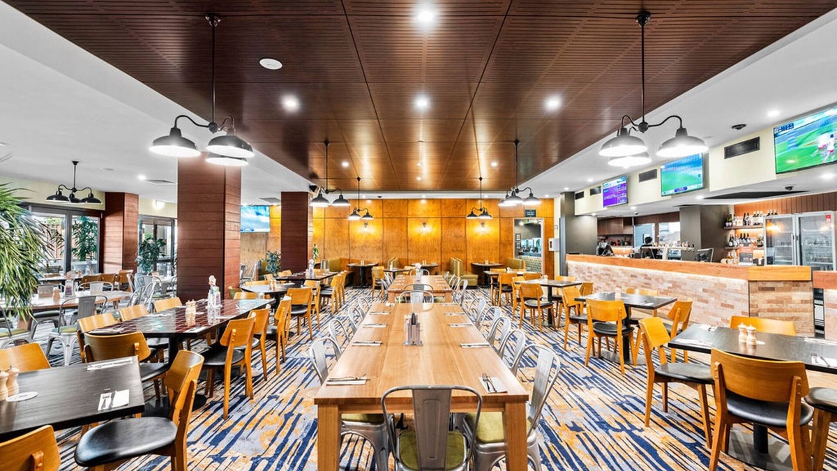 Caboolture South Hotel | Morayfield Tavern & Motel