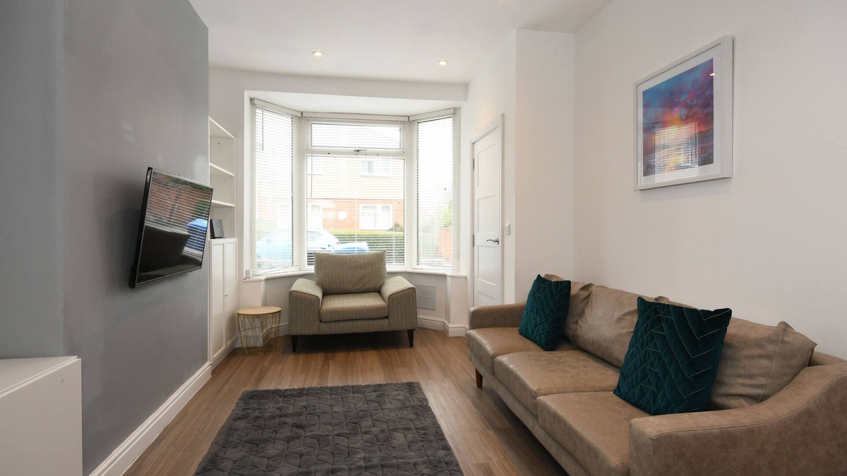Chesterfield House | Morden house close to City centre & The Peaks