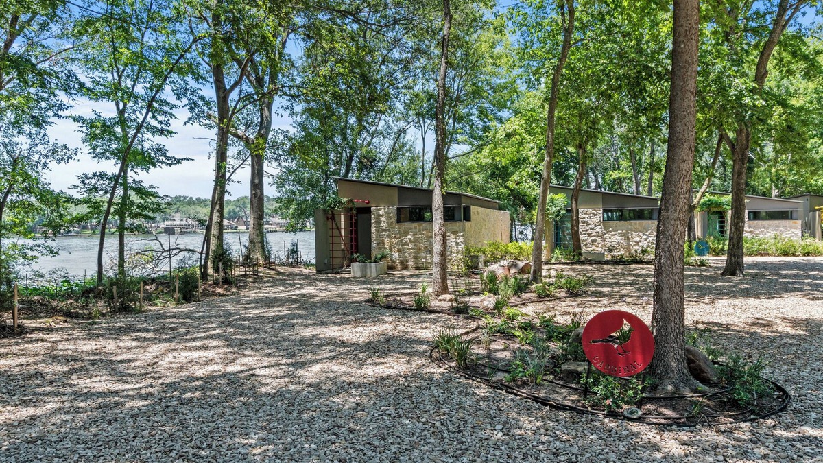 Malakoff Cottage | Mordern, Lakeside Cottage on a Private Peninsula w/Saltwater Pool, Pickleball