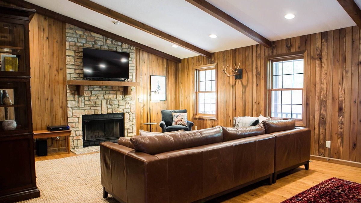 Logan Ski Chalet | Morehead Lodge, Spacious 5BR Hocking Hills Lodge with an amazing view