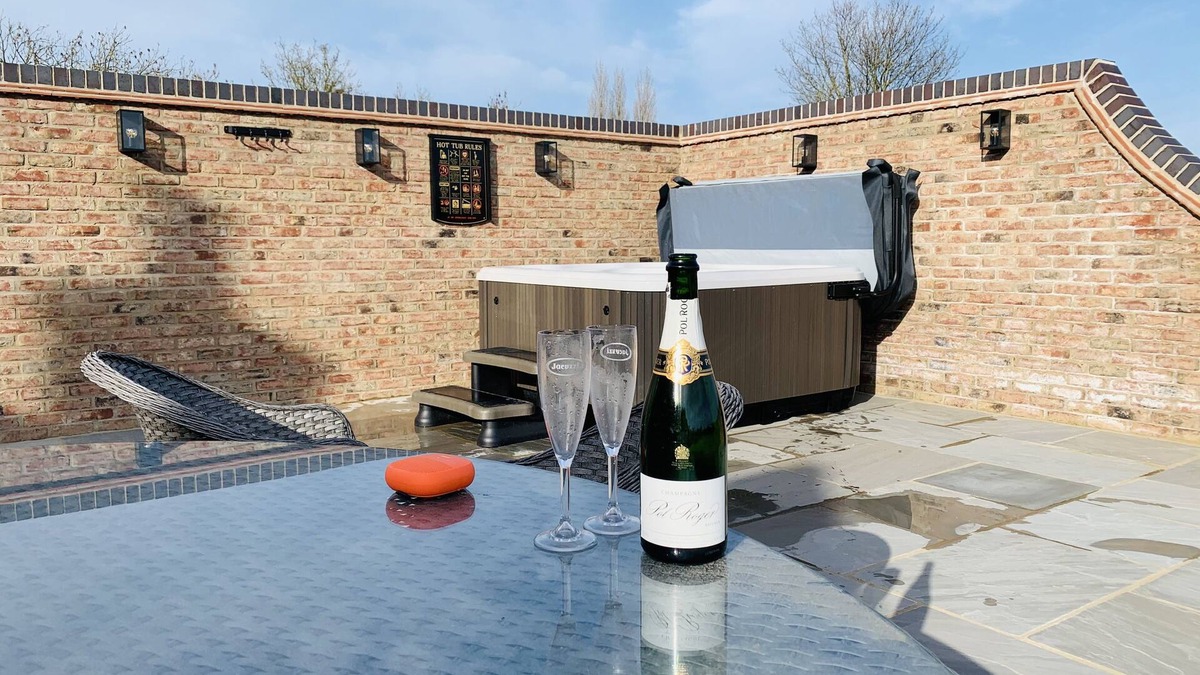Skirpenbeck Cottage | Morgan Cottage at 'This Is Not Here' With Hot Tub
