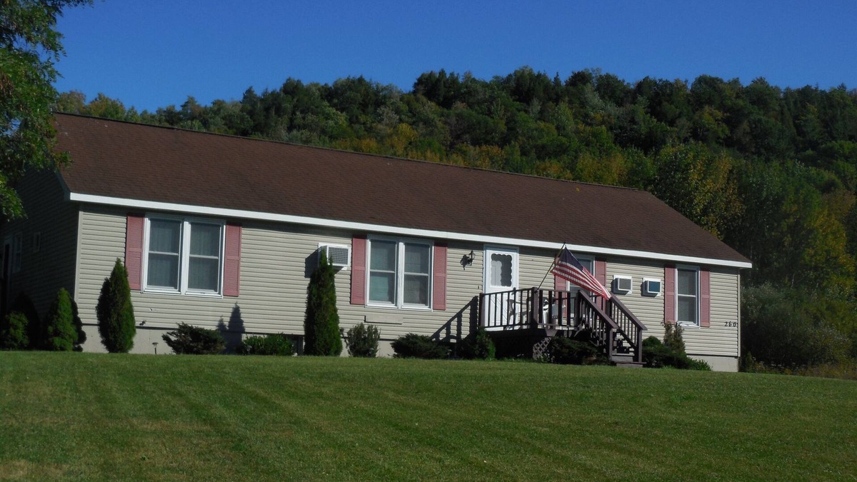 Richfield Springs House | Morgan Farm - Well cared for Ranch house near Canadarago Lake