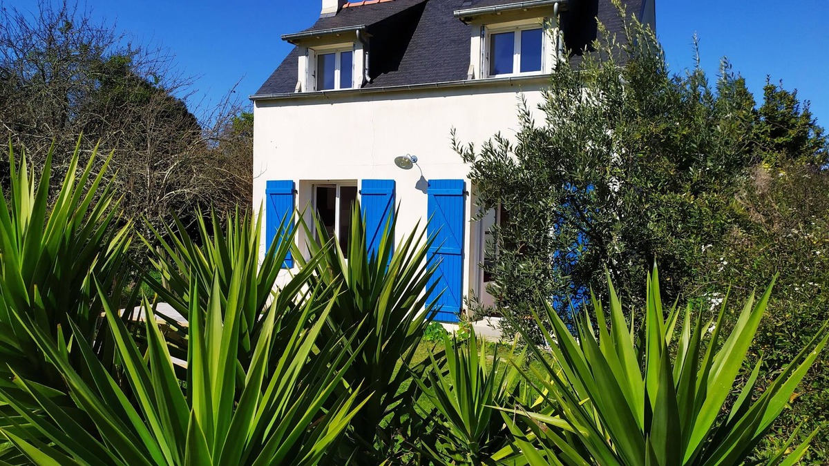 Crozon House | Morgat beach and GR34 within 5 min walk, pleasant renovated fisherman's cottage