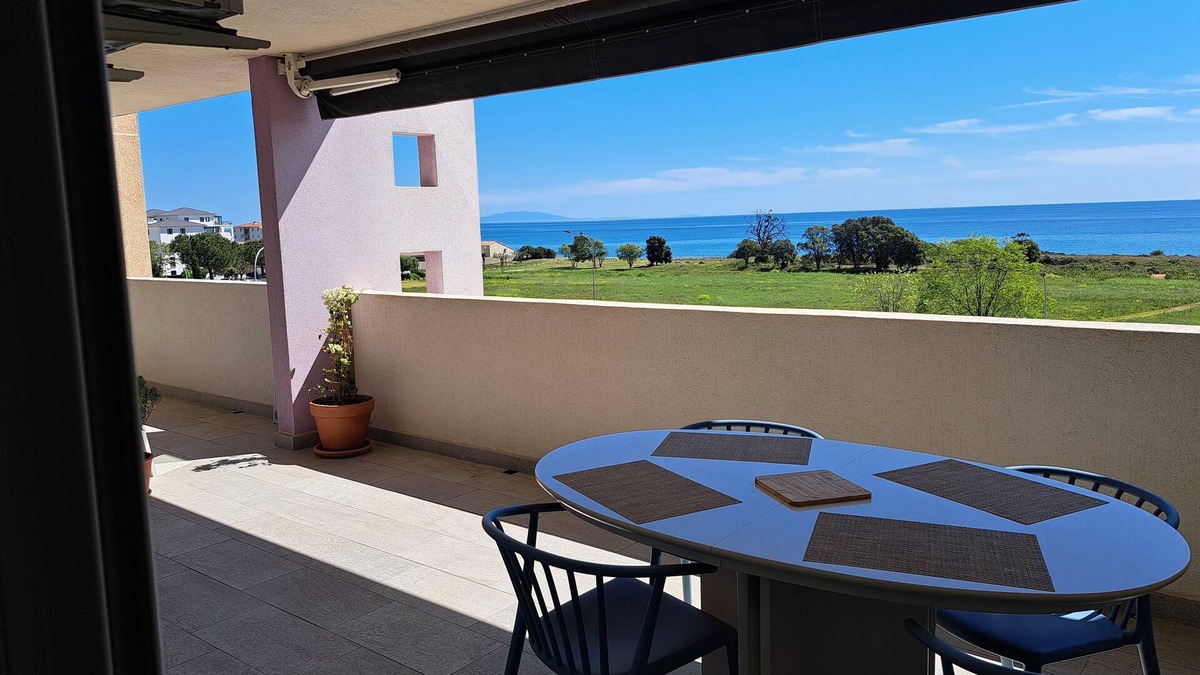 Moriani-Plage Apartment | Moriani Plage Splendide vue mer bel Appartement à 150 m de la Plage de Padulella