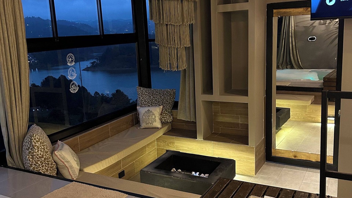 El Penol Cabin | MORITZ BY MONTE GANDOLFO - LUXURY CABIN - JACUZZI - VIEW - ROMANTIC EXPERIENCES