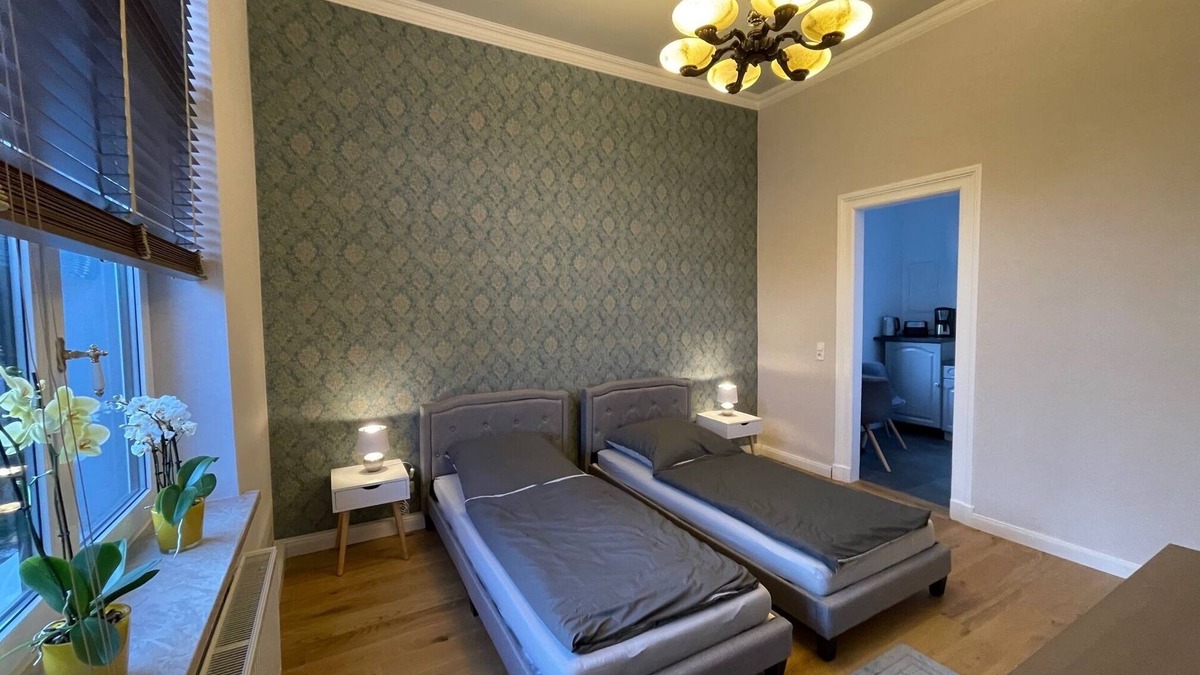 Schmolln Apartment | Moritz townhouse-modern apartment in the style of the old + garden shed