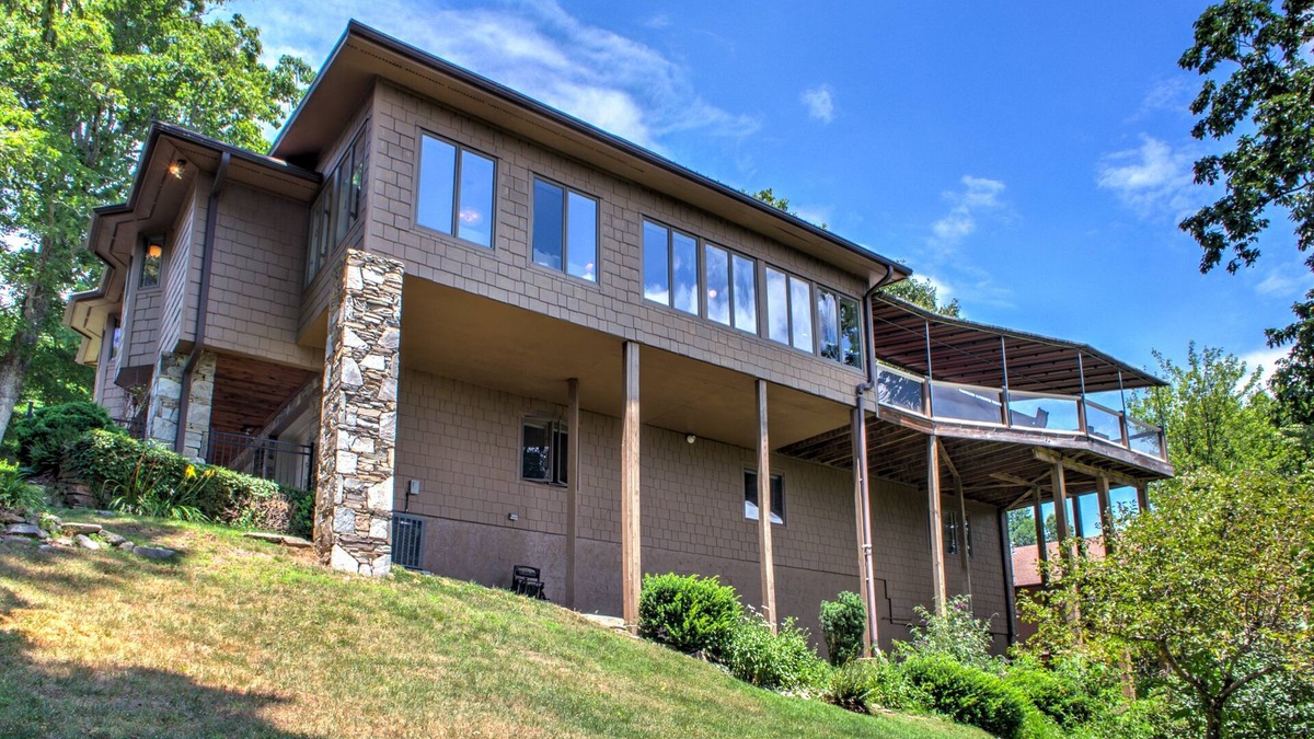 Laurel Park House | Morning Glow | Pet-Friendly, Mountain Getaway