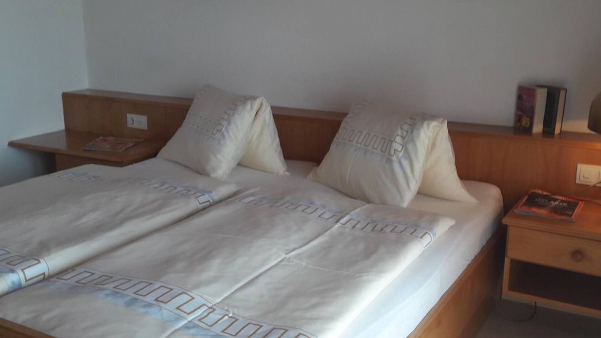 Zlan Apartment | Morning sun - Guesthouse Inge