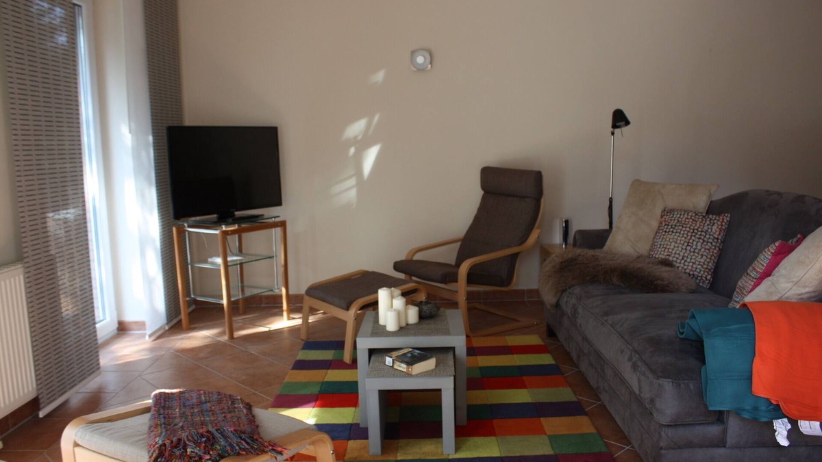 Westerstede Apartment | Morning sun vacation apartment in a country house with a magnificent garden