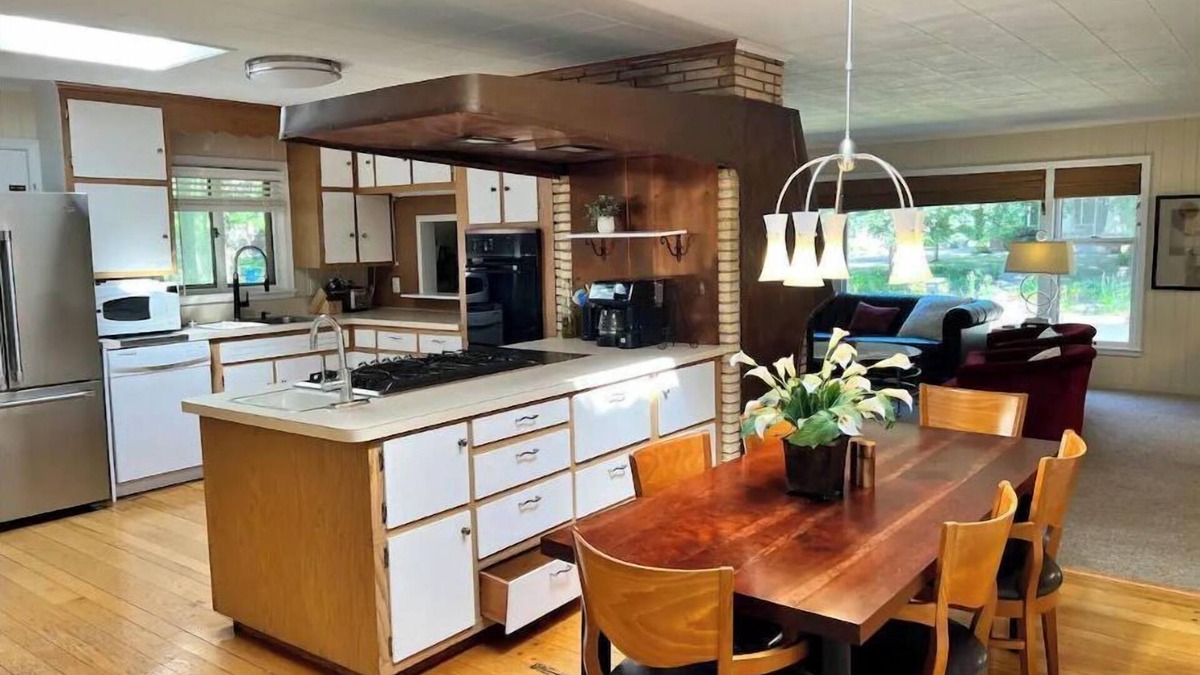 Linden Hills House | Morningside mid century near restaurants & lakes