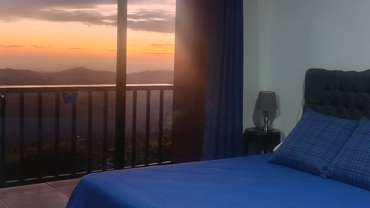 Sierra Cottage | Morpho Cabin at Alta Vista Monteverde Farm (Amazing View)