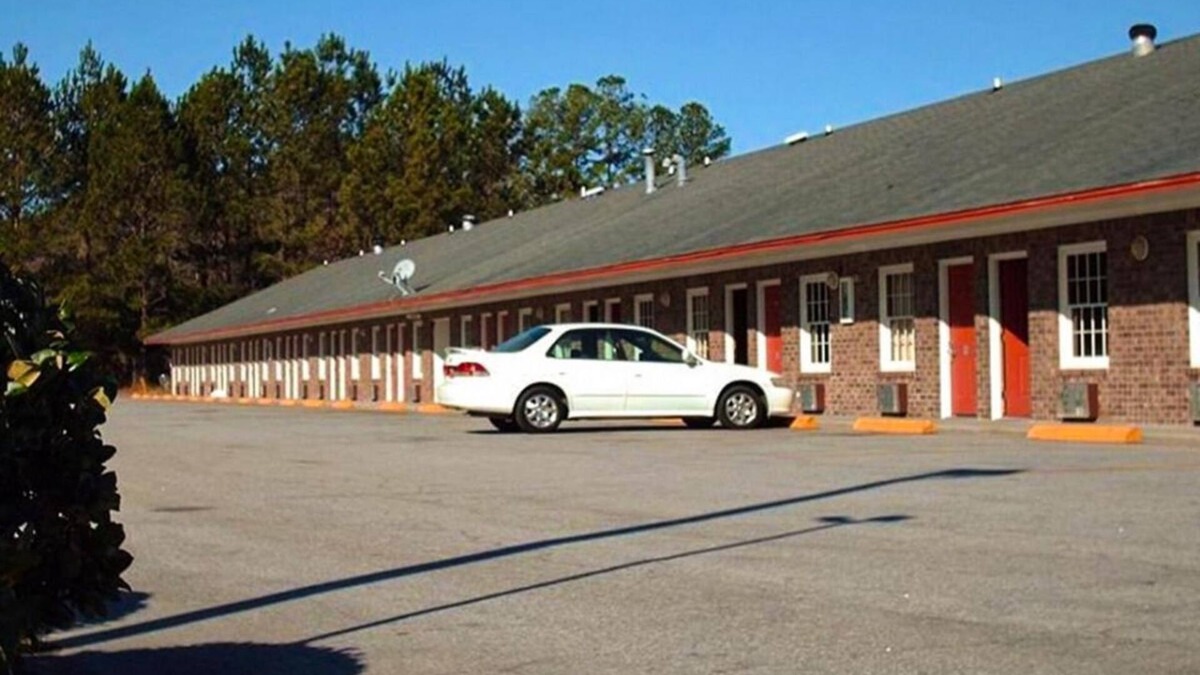 Ridgeland Hotel | Morris Center: Battle of Honey Hill Exhibit! 2 Great Units with Free Parking